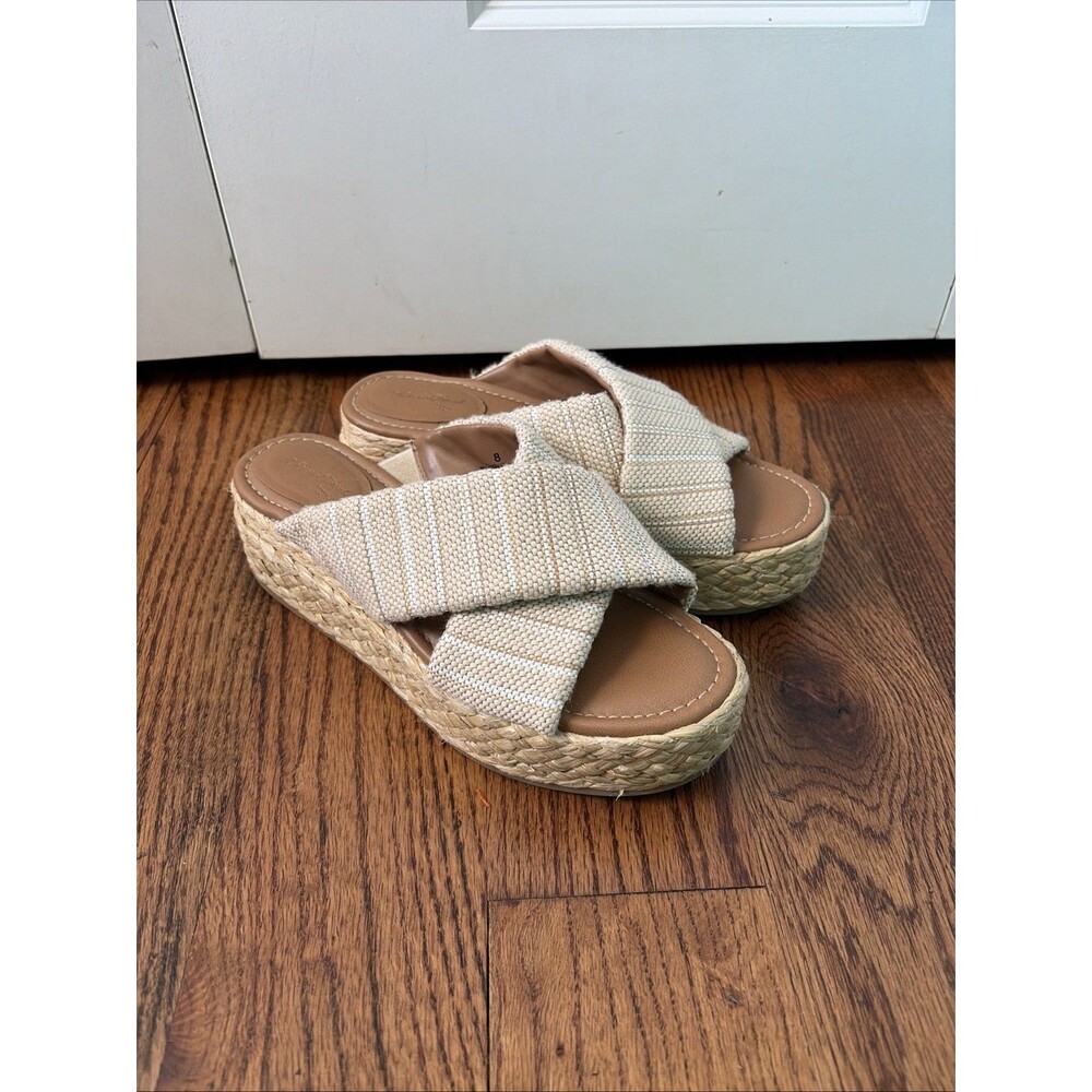 Universal Thread Women's Size 8 Beige Platform Sandals
